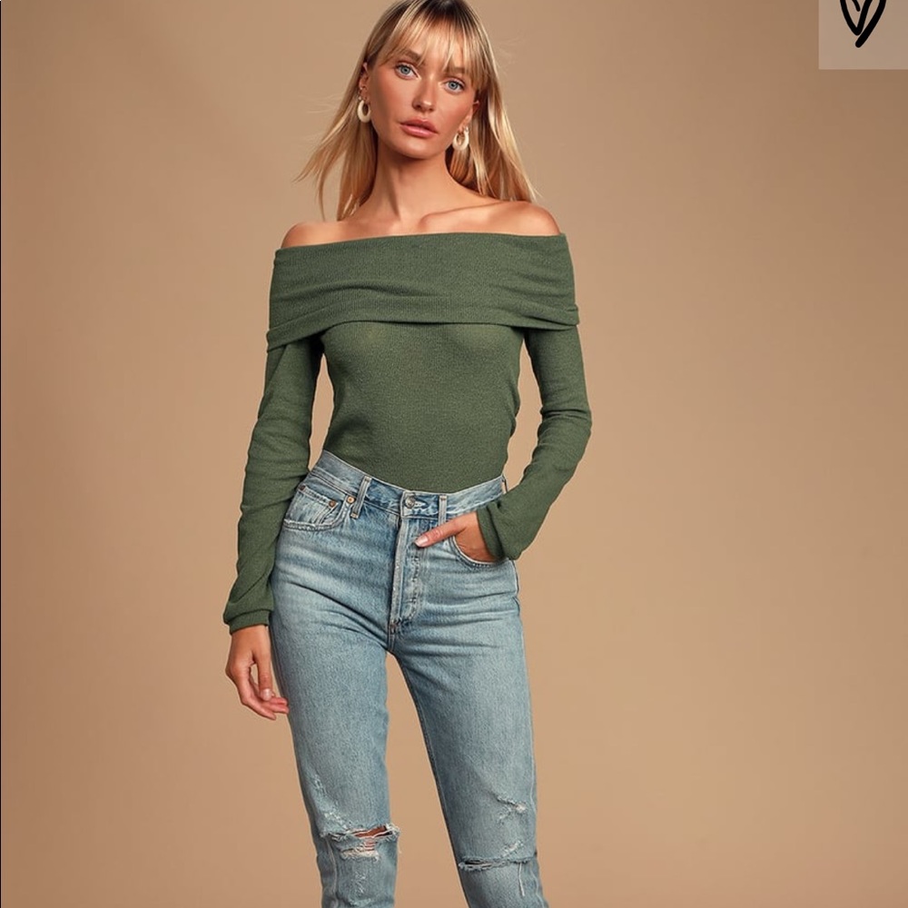 NWOT Lulu’s Austra off the shoulder sweater